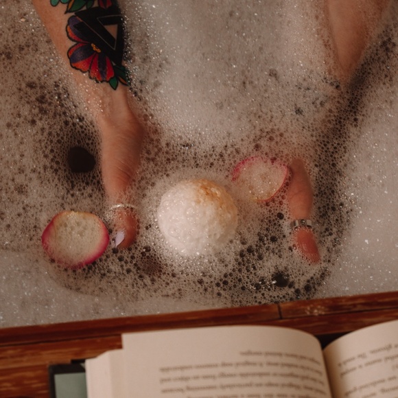 *Host Pick* (1) Organic Bath Ball With Gold Stardust - Picture 4 of 8